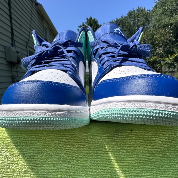 Size 9.5 - Nike Air Jordan 1 Mid Mystic Mens Navy Mint White Sneaker 554724-413 - Picture 4 of 16